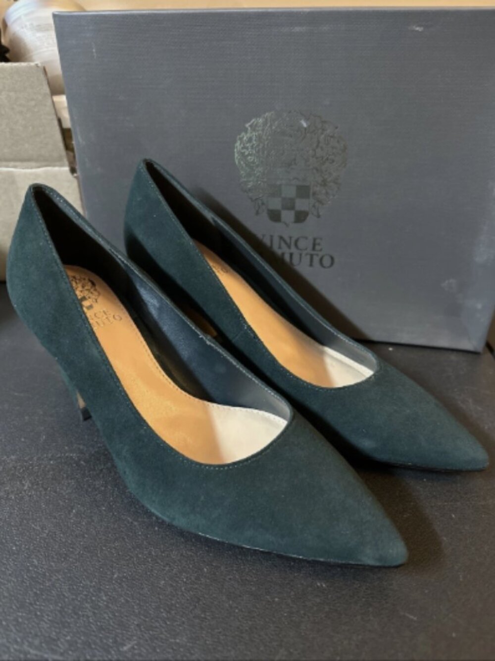 Vince Camuto Suede Pump-Halienda-Evergreen-9M-NEW-A659435